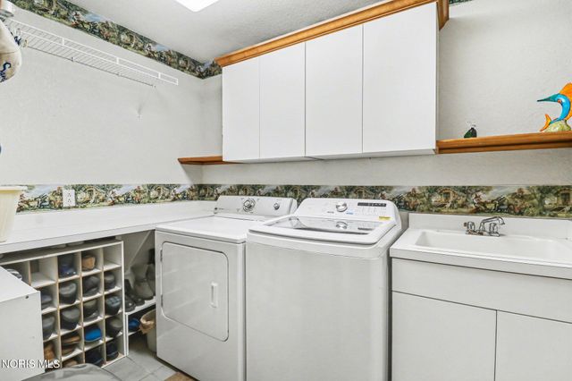 8563 Royal Lythan Lane, Holland, OH 43528