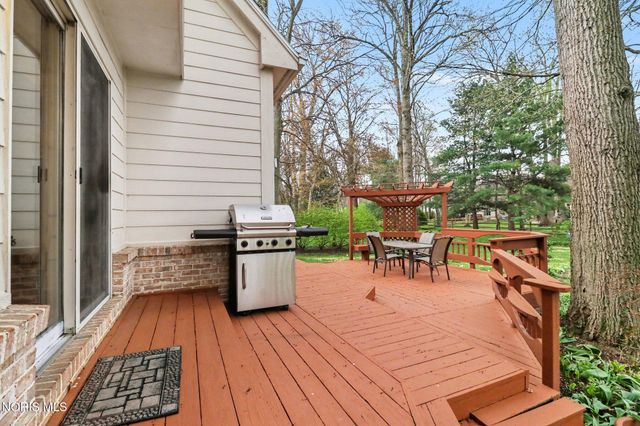 8563 Royal Lythan Lane, Holland, OH 43528