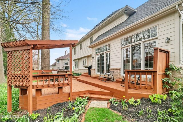 8563 Royal Lythan Lane, Holland, OH 43528