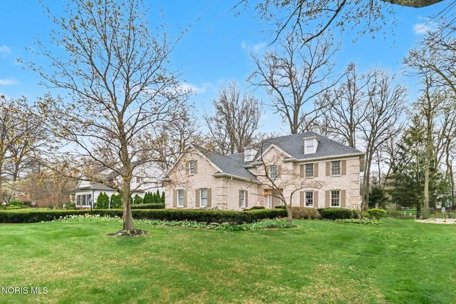 8563 Royal Lythan Lane, Holland, OH 43528