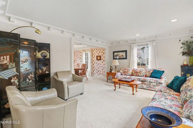 8563 Royal Lythan Lane, Holland, OH 43528