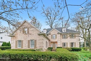 8563 Royal Lythan Lane, Holland, OH 43528