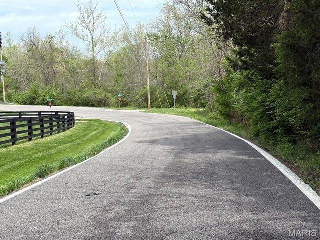 2500 Ossenfort Road, Wildwood, MO 63038