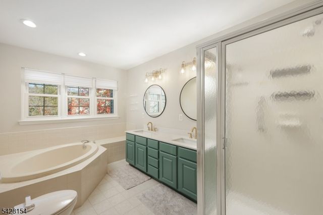 10 Loft Dr, Bridgewater Twp., NJ 08836