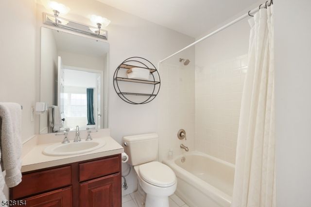 10 Loft Dr, Bridgewater Twp., NJ 08836