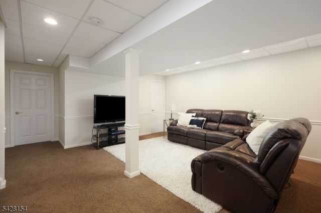 10 Loft Dr, Bridgewater Twp., NJ 08836