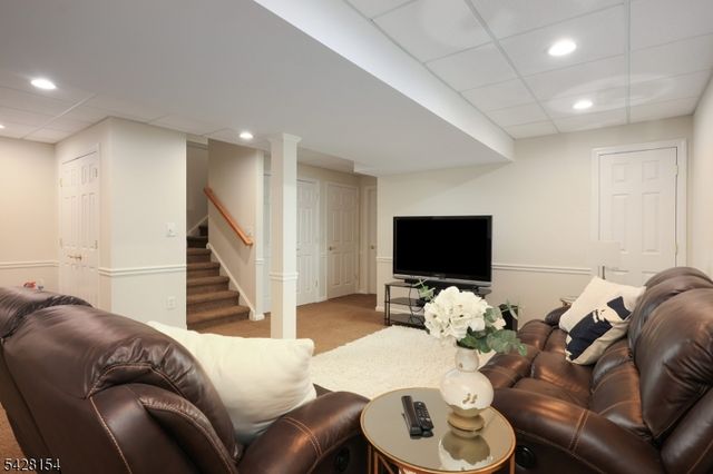10 Loft Dr, Bridgewater Twp., NJ 08836