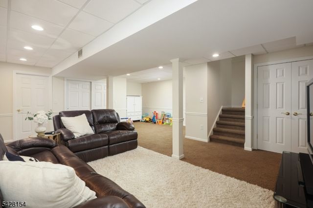 10 Loft Dr, Bridgewater Twp., NJ 08836