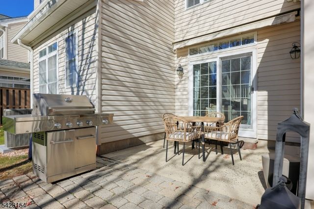 10 Loft Dr, Bridgewater Twp., NJ 08836
