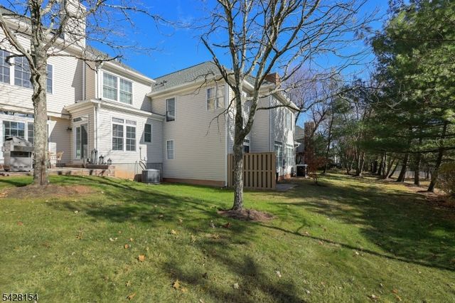10 Loft Dr, Bridgewater Twp., NJ 08836