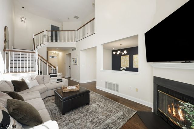 10 Loft Dr, Bridgewater Twp., NJ 08836