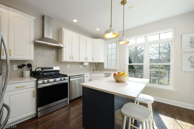 10 Loft Dr, Bridgewater Twp., NJ 08836