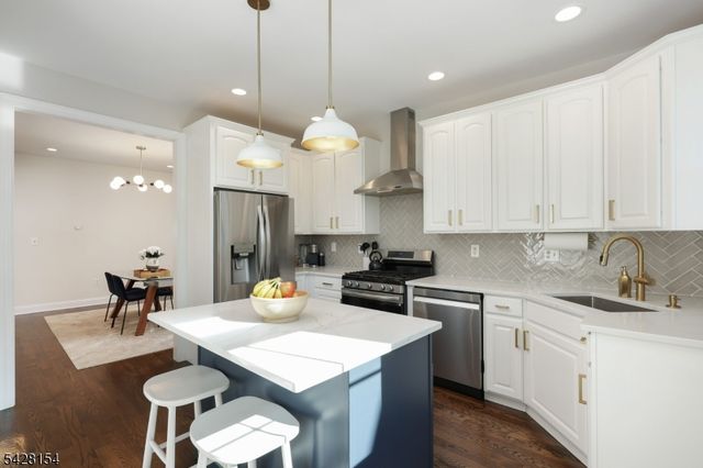 10 Loft Dr, Bridgewater Twp., NJ 08836