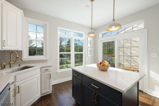 10 Loft Dr, Bridgewater Twp., NJ 08836