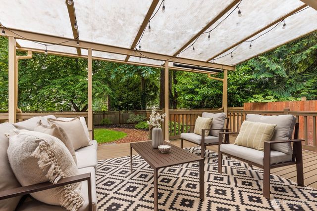 1928 218th Lane SE, Sammamish, WA 98075