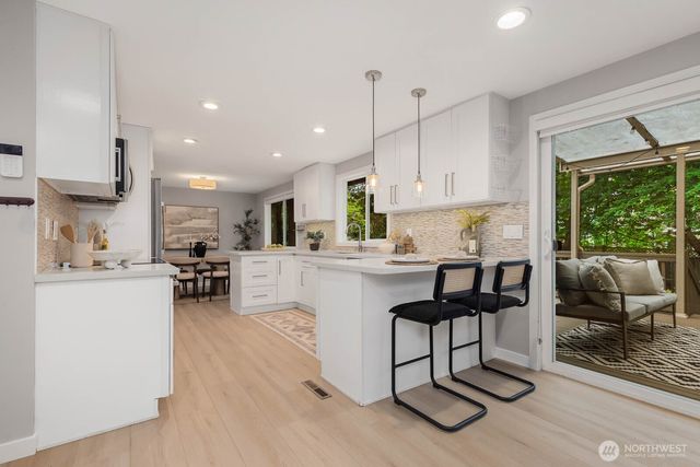 1928 218th Lane SE, Sammamish, WA 98075