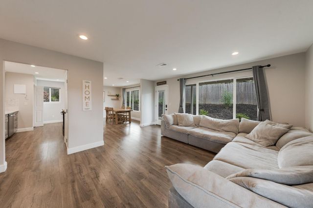 487 Sunlight Dr, Diamond Springs, CA 95619