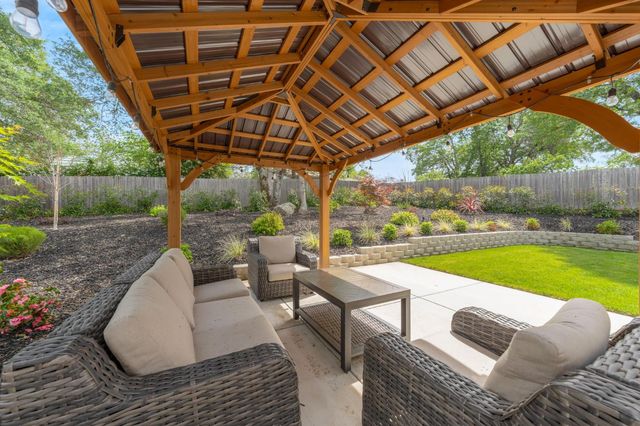 487 Sunlight Dr, Diamond Springs, CA 95619