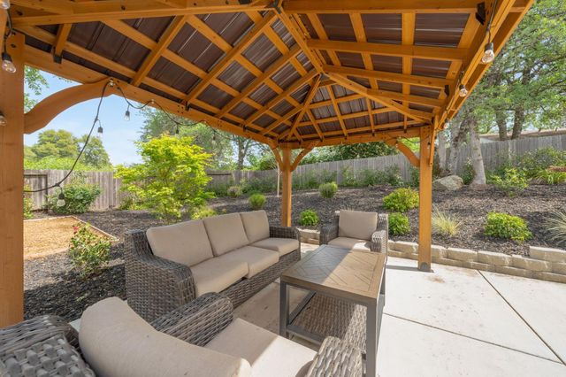 487 Sunlight Dr, Diamond Springs, CA 95619