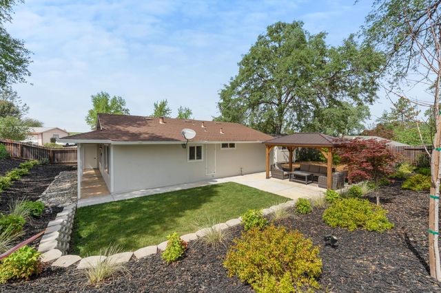 487 Sunlight Dr, Diamond Springs, CA 95619