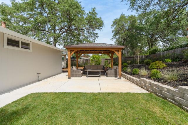 487 Sunlight Dr, Diamond Springs, CA 95619