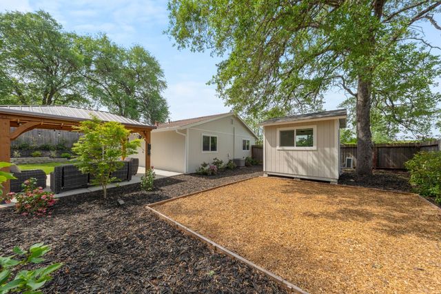 487 Sunlight Dr, Diamond Springs, CA 95619