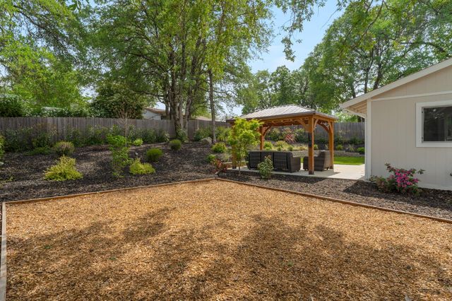 487 Sunlight Dr, Diamond Springs, CA 95619