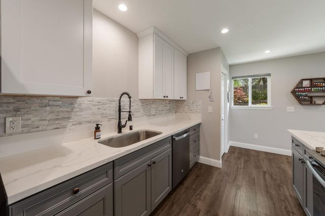 487 Sunlight Dr, Diamond Springs, CA 95619