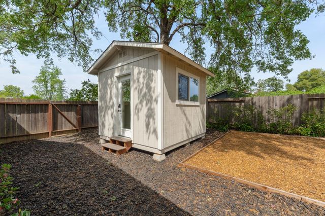 487 Sunlight Dr, Diamond Springs, CA 95619