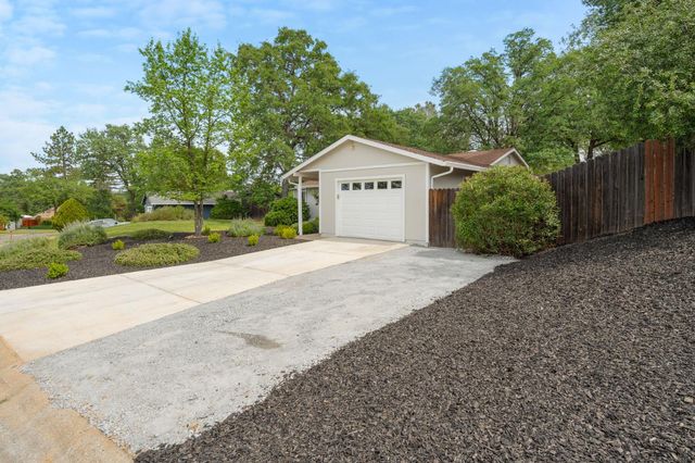 487 Sunlight Dr, Diamond Springs, CA 95619