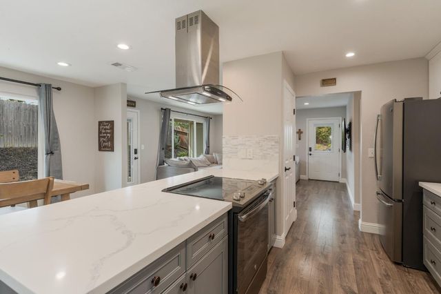 487 Sunlight Dr, Diamond Springs, CA 95619