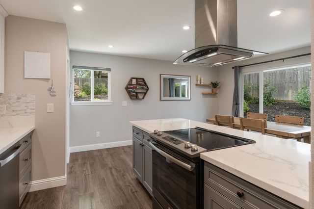 487 Sunlight Dr, Diamond Springs, CA 95619