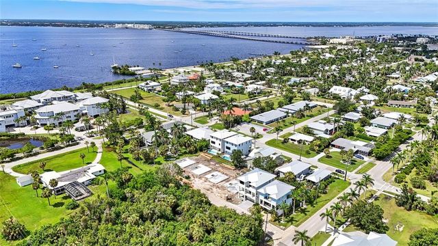 900 W OLYMPIA AVENUE, Punta Gorda, FL 33950