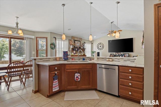 316 Newcombe Lane, Chatham, IL 62629