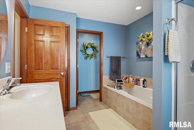 316 Newcombe Lane, Chatham, IL 62629