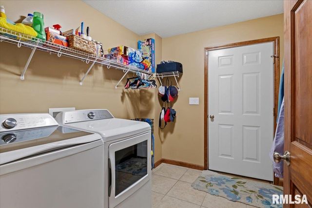 316 Newcombe Lane, Chatham, IL 62629