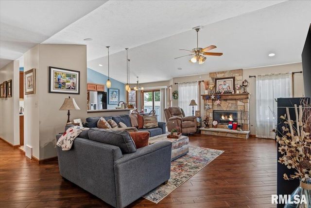 316 Newcombe Lane, Chatham, IL 62629