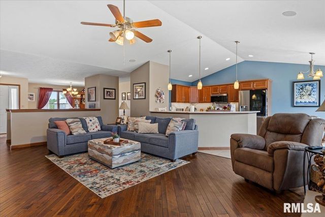 316 Newcombe Lane, Chatham, IL 62629