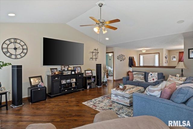 316 Newcombe Lane, Chatham, IL 62629