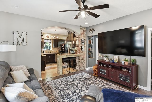 2318 S 7th Street, Omaha, NE 68108