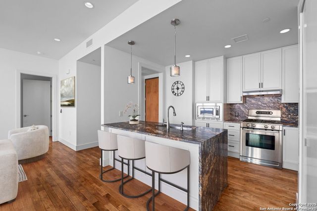 610 E Market St Unit 3110, San Antonio, TX 78205