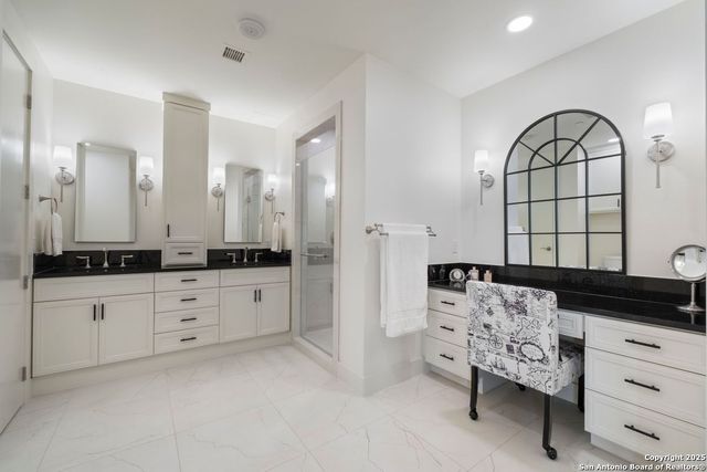 610 E Market St Unit 3110, San Antonio, TX 78205