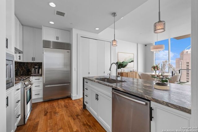 610 E Market St Unit 3110, San Antonio, TX 78205