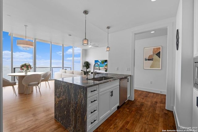 610 E Market St Unit 3110, San Antonio, TX 78205