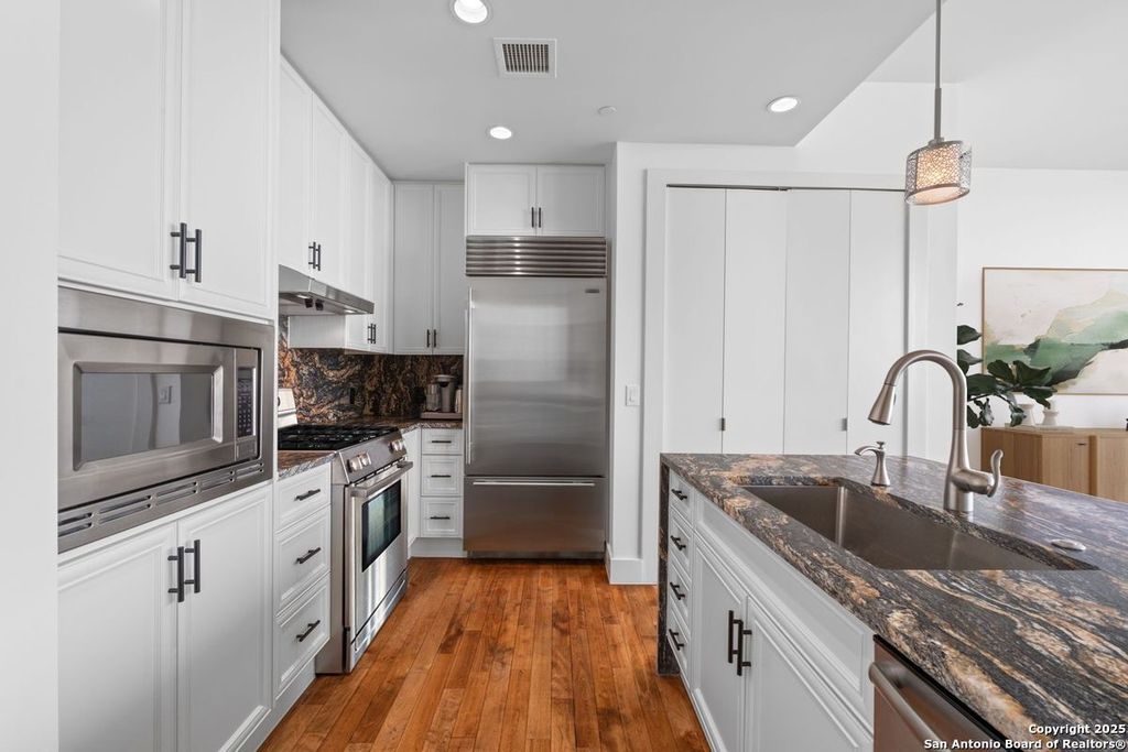 610 E Market St Unit 3110, San Antonio, TX 78205