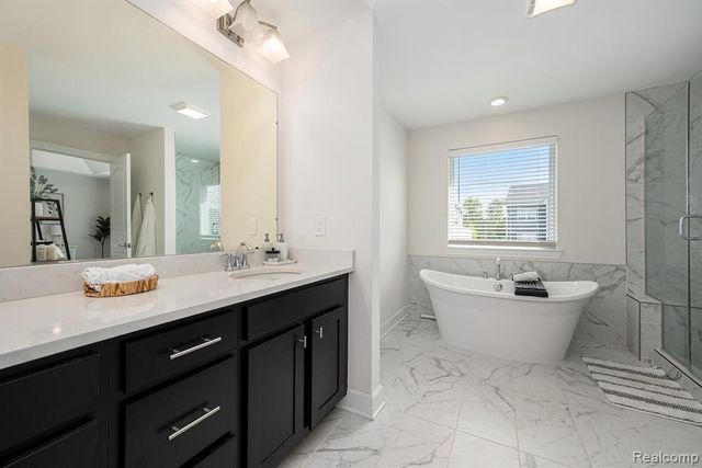 53213 Bay Laurel Lane, South Lyon, MI 48178