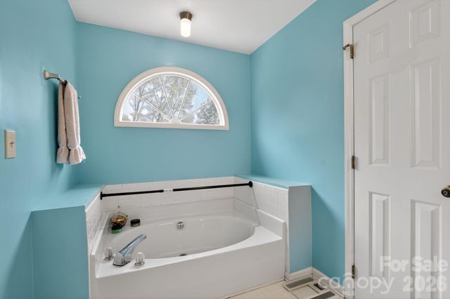 9510 Saddle Run Trail, Charlotte, NC 28269