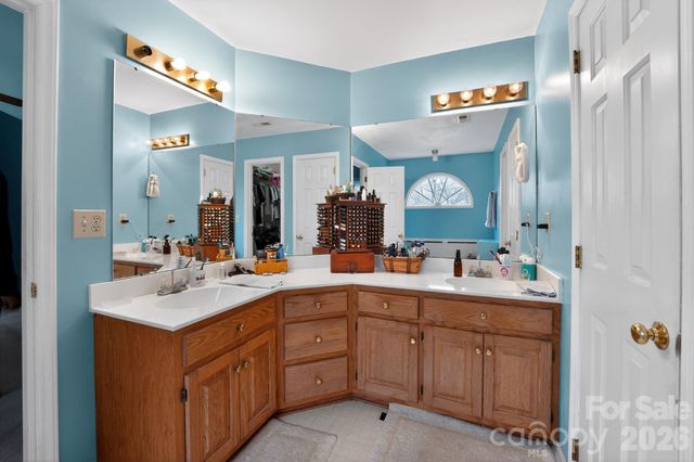 9510 Saddle Run Trail, Charlotte, NC 28269