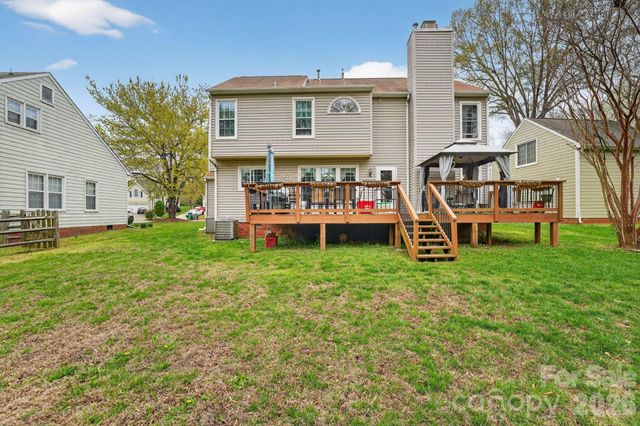 9510 Saddle Run Trail, Charlotte, NC 28269