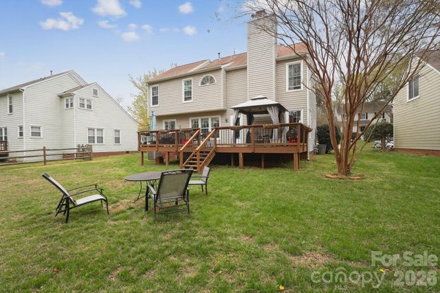 9510 Saddle Run Trail, Charlotte, NC 28269